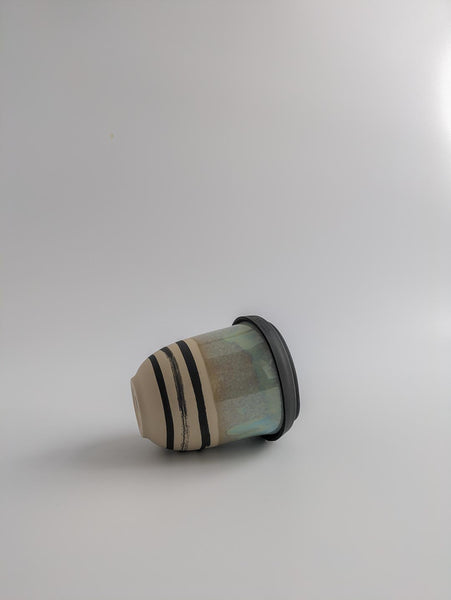 Keramikbecher small  - eisblau streifen
