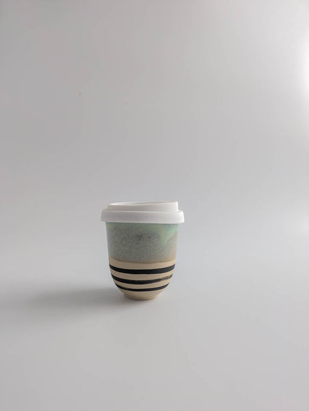 Keramikbecher small  - eisblau streifen