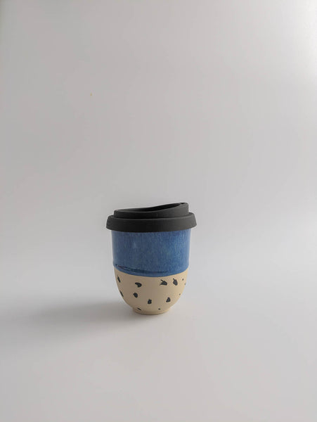 Keramikbecher small  - indigoblau punkte