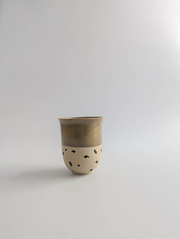 Keramikbecher medium - goldbraun punkte