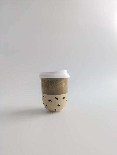 Keramikbecher medium - goldbraun punkte