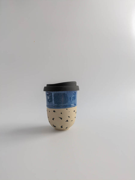 Keramikbecher medium - indigoblau punkte