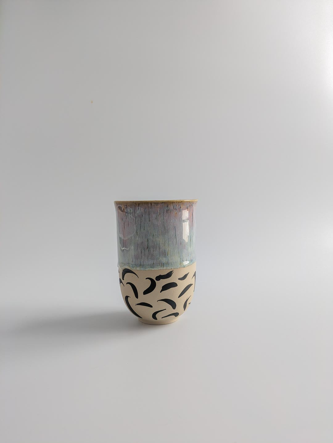Keramikbecher large - lila gemustert